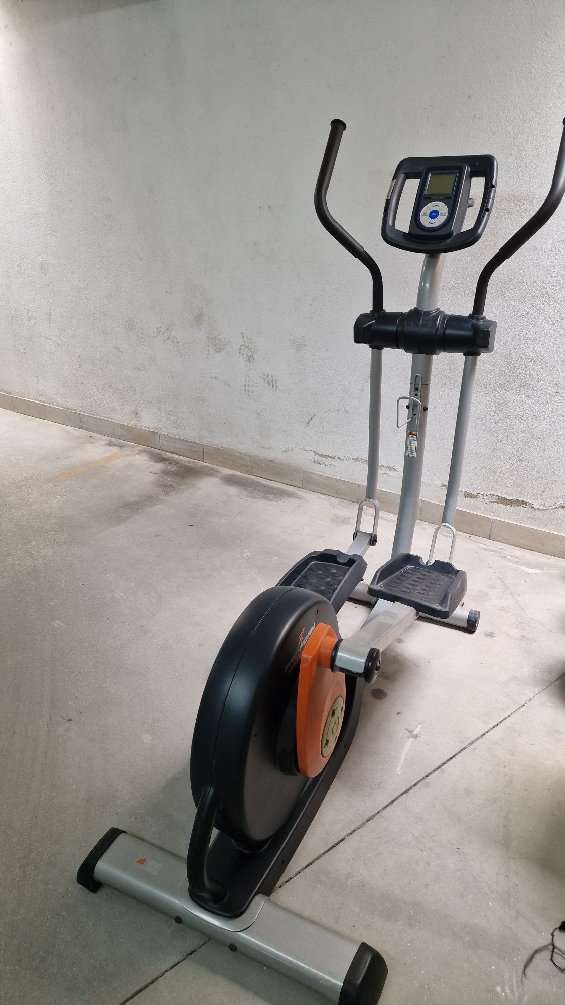 Bicicleta elíptica usada para desocupar