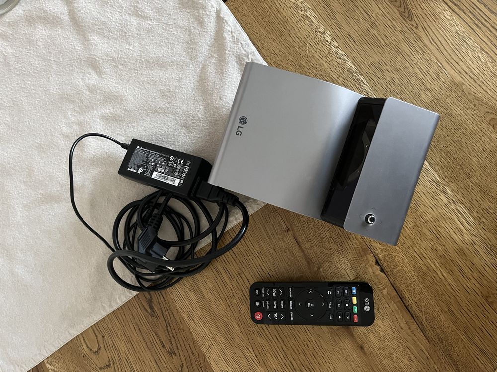 Projektor LED LG Full HD krótoogniskowy PH450UG