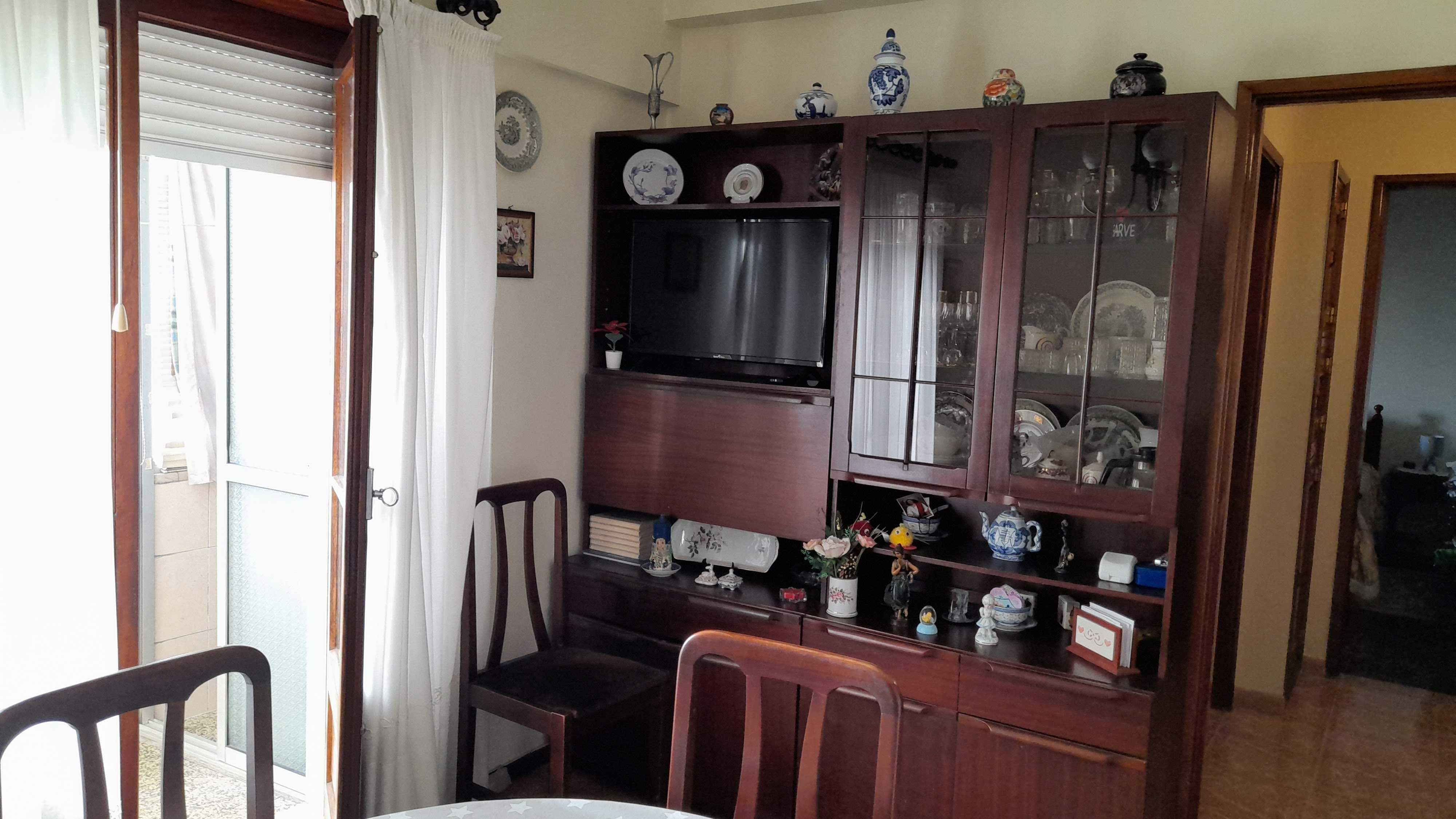Apartamento T1 para arrendar em Queijas