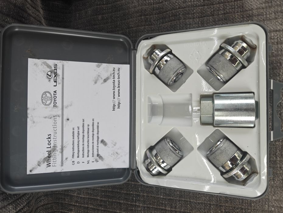 Продам секретки оригинал Toyota Lexus