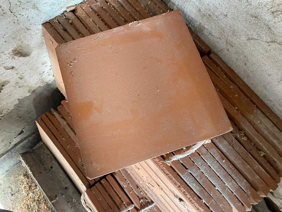 Плитка керамічна коричнева 20×20см