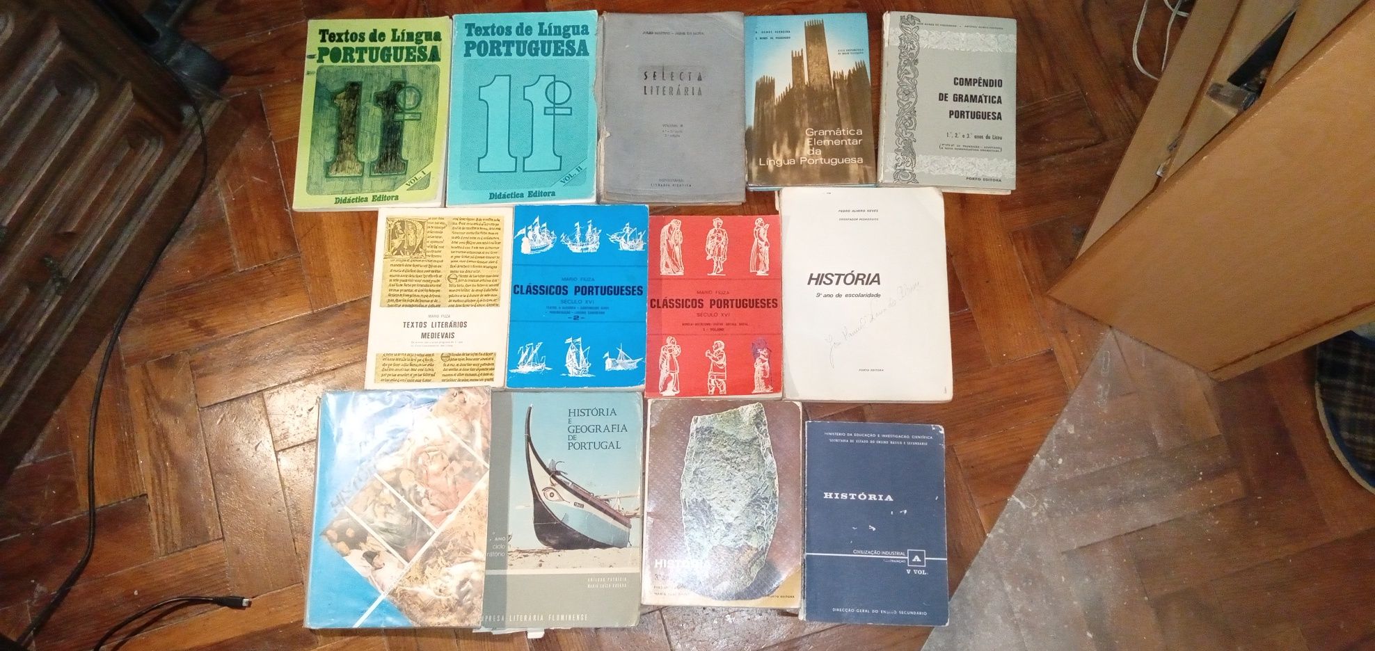 Livros escolares antigos:História/Filosofia/Portugues/GeografiaDesde1E