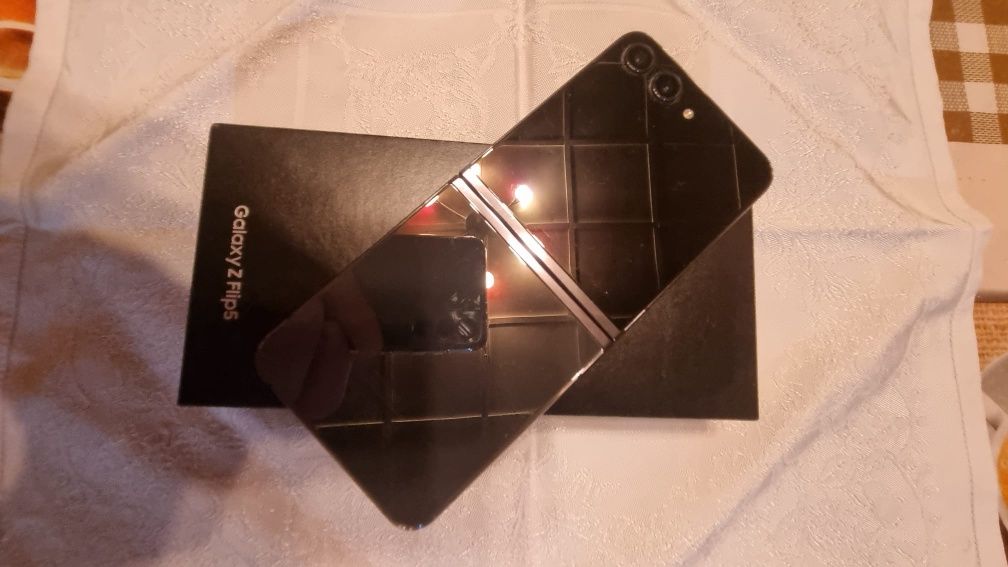 Samsung ZFlip 5, 8/256 gb, garantia até 20/04/2029, novo preço