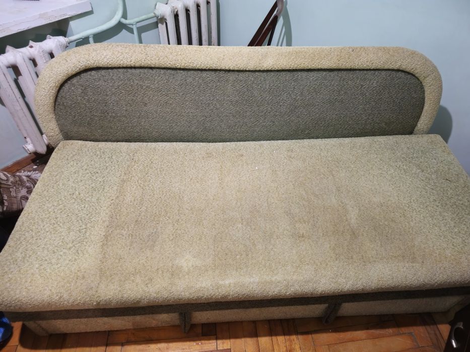 Диван вживаний зелений