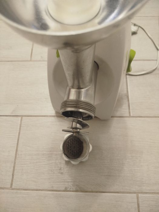 Продам м'ясорубку Сатурн