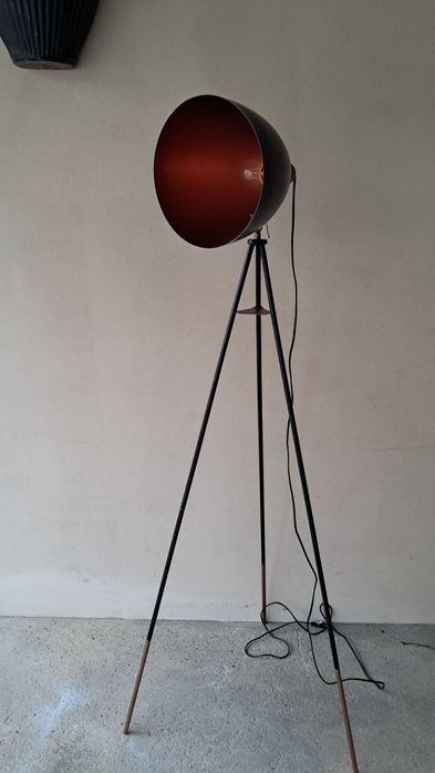 Candeeiro de pé estilo industrial