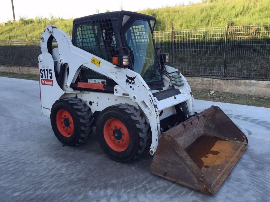 Оренда телескопічний навантажувач Manitou Маніту в оренду Послуги Вила