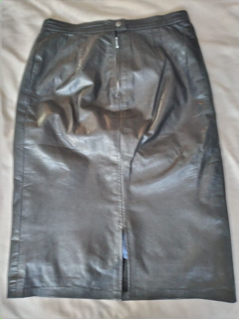 Czarna, elegancka spódniczka z naturalnej skóry, r.38.