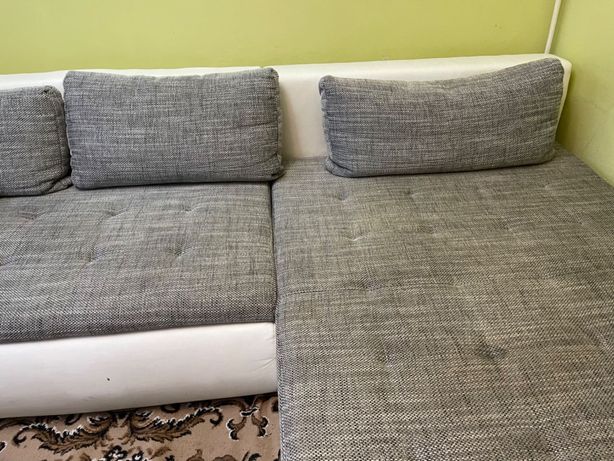 Зручний великий кутовий диван сірого кольору