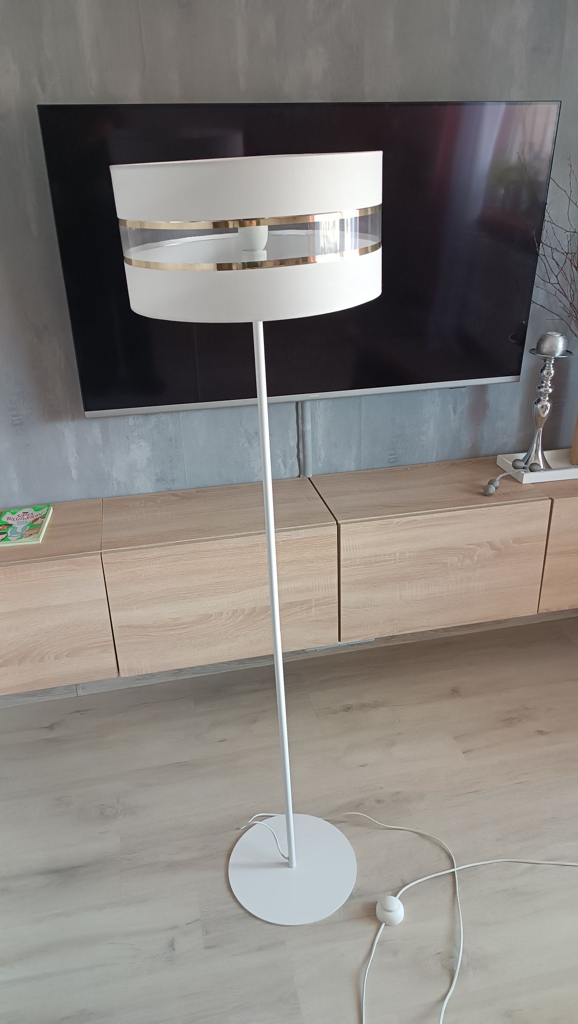 Lampa podłogowa biała. Stan idealny.