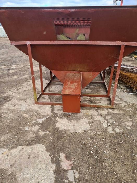 Kosz zbożowy z przenośnikiem