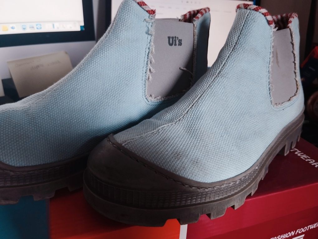 Bota azul da Uis