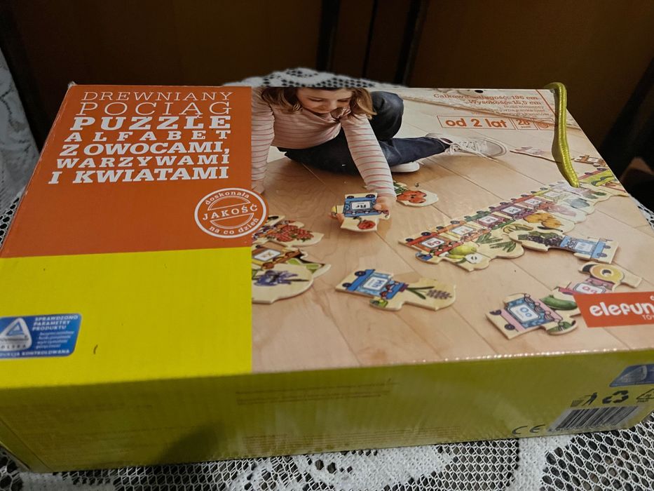 Puzzle drewniany pociąg z literami