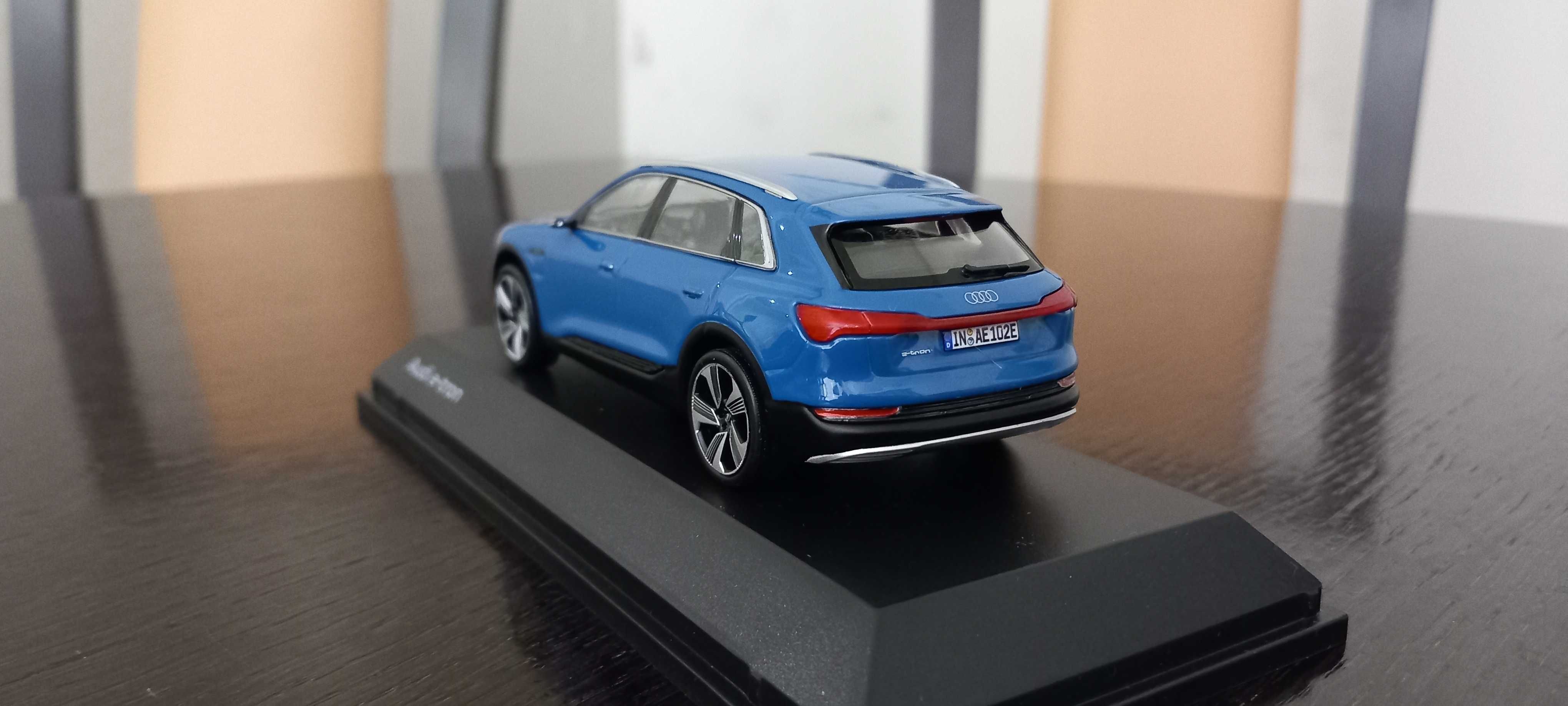 Audi R-Tron  1/43 Spark  Norev