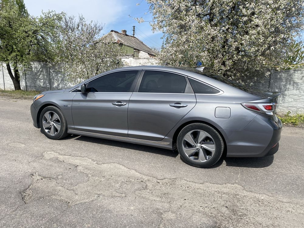 Hyundai Sonata hybrid