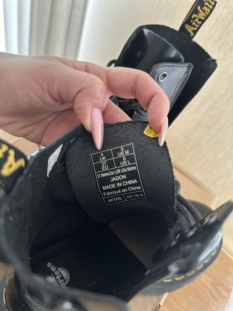 Dr. Martens Jadon Black