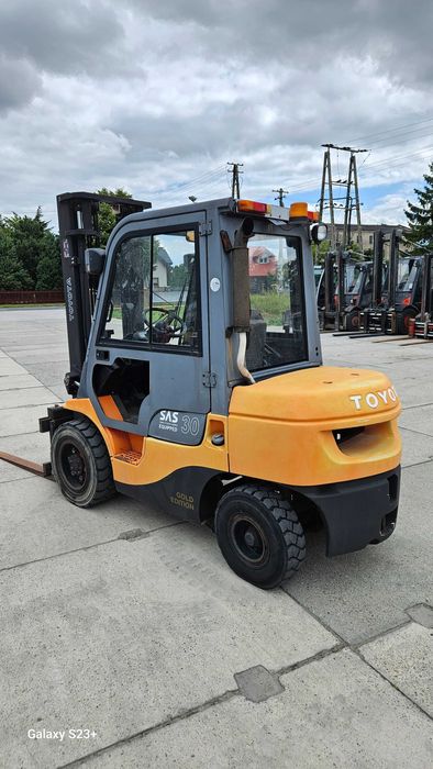 Wozek widłowy Toyota 7FDF30 2006r Kabina Przesuw 4976mth