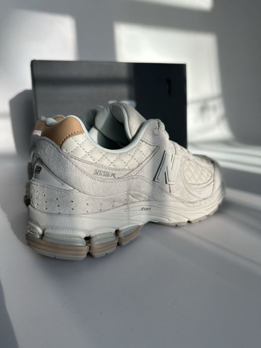 Жіночі кросівкм New balance 2002
