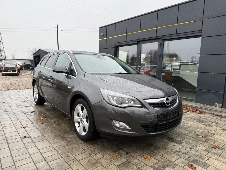 Opel Astra 1.4 Turbo Cosmo Podgrzewane Fotele Nawigacja Czujniki Parkowania