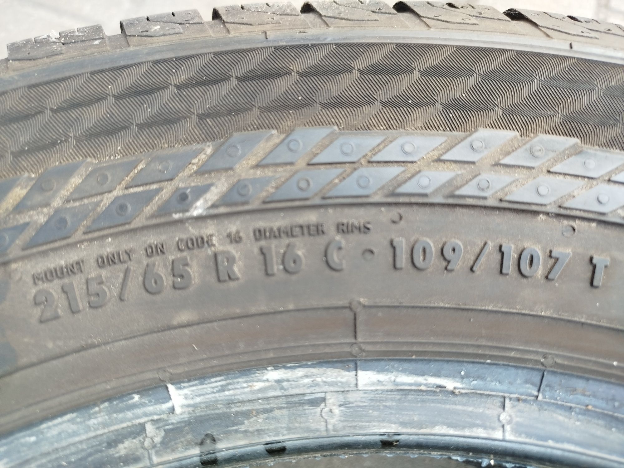 Opony całoroczne Continental 215/65R16C