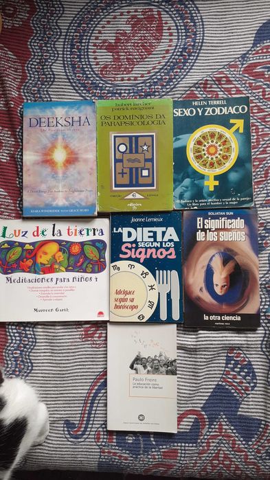 Livros: Astrologia, Psicologia, Esoterismo etc, em espanhol e inglês.