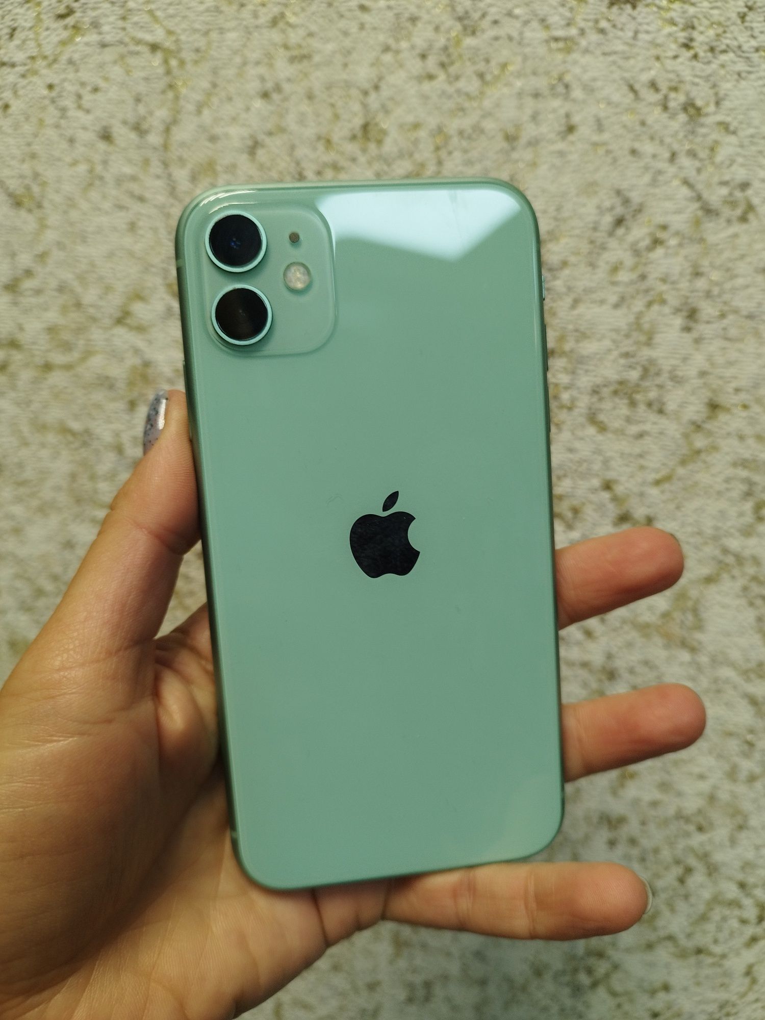 Телефон iPhone 11 64 Gb