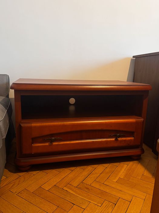 Drewniana szafka RTV