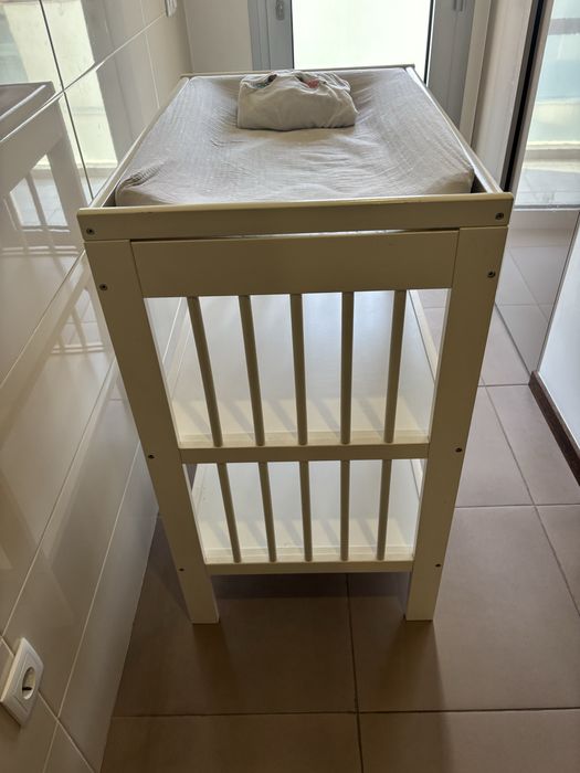 Trocador GULLIVER branco + colchão + 2 capas, tudo em bom estado