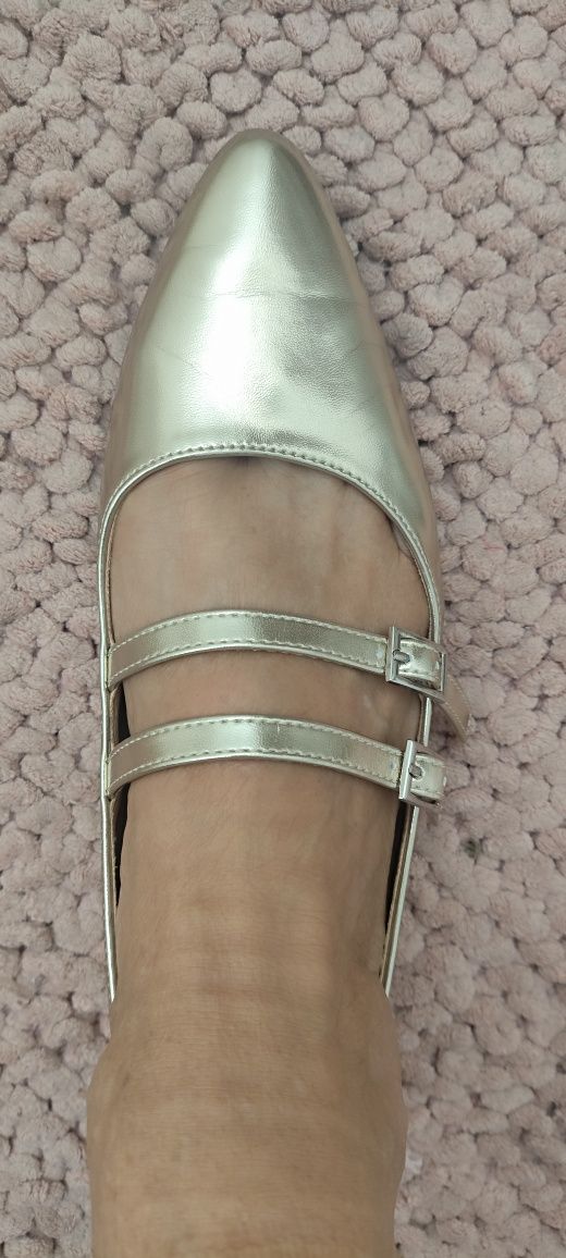 Sapatos dourados