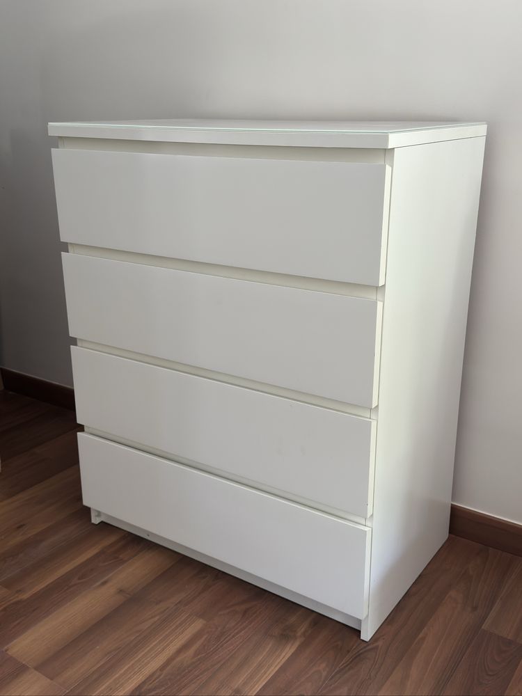 Cómoda IKEA Malm 4 gavetas em excelente estado