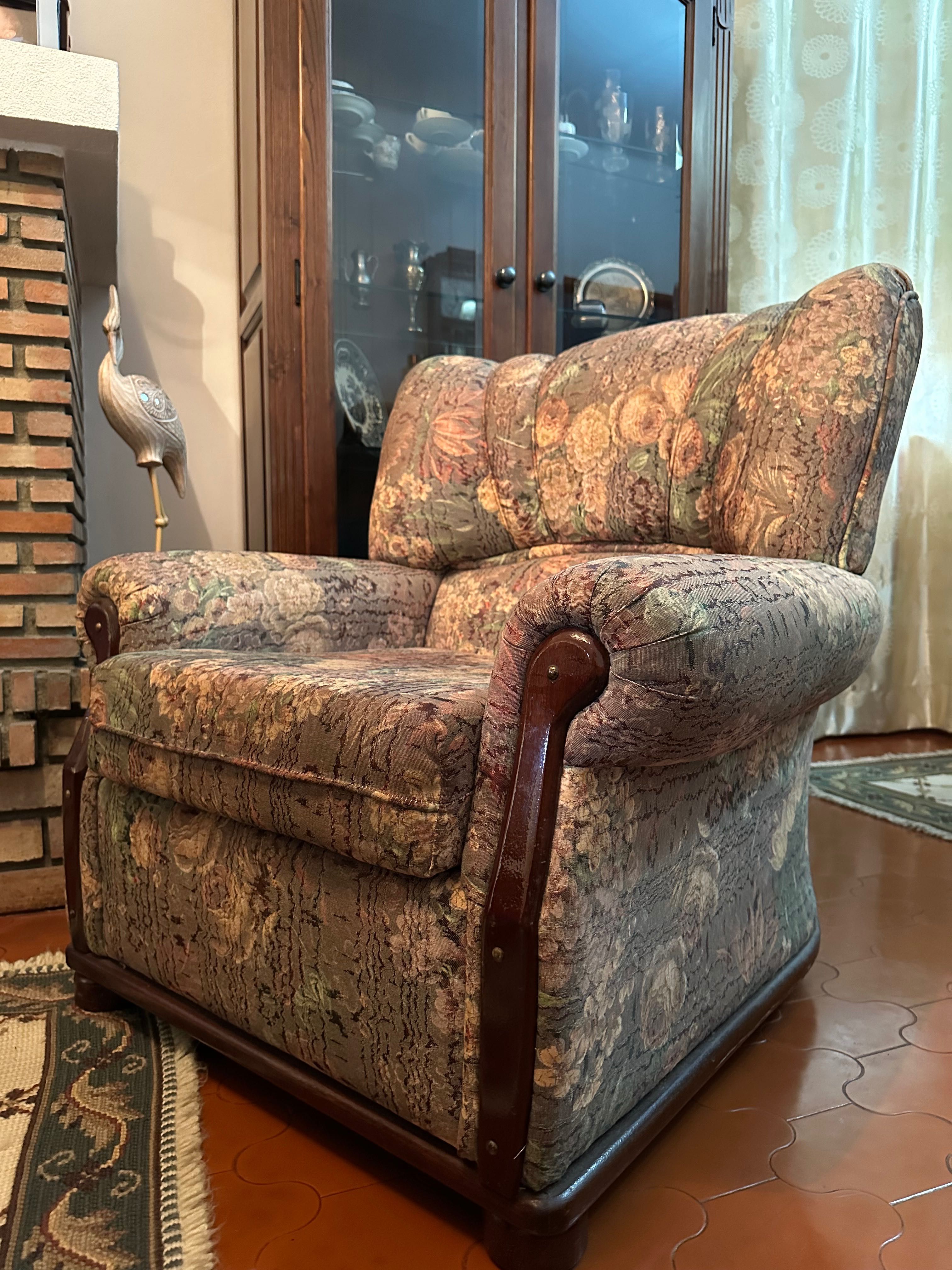 Sofás vintage. Sofá cama e duas poltronas