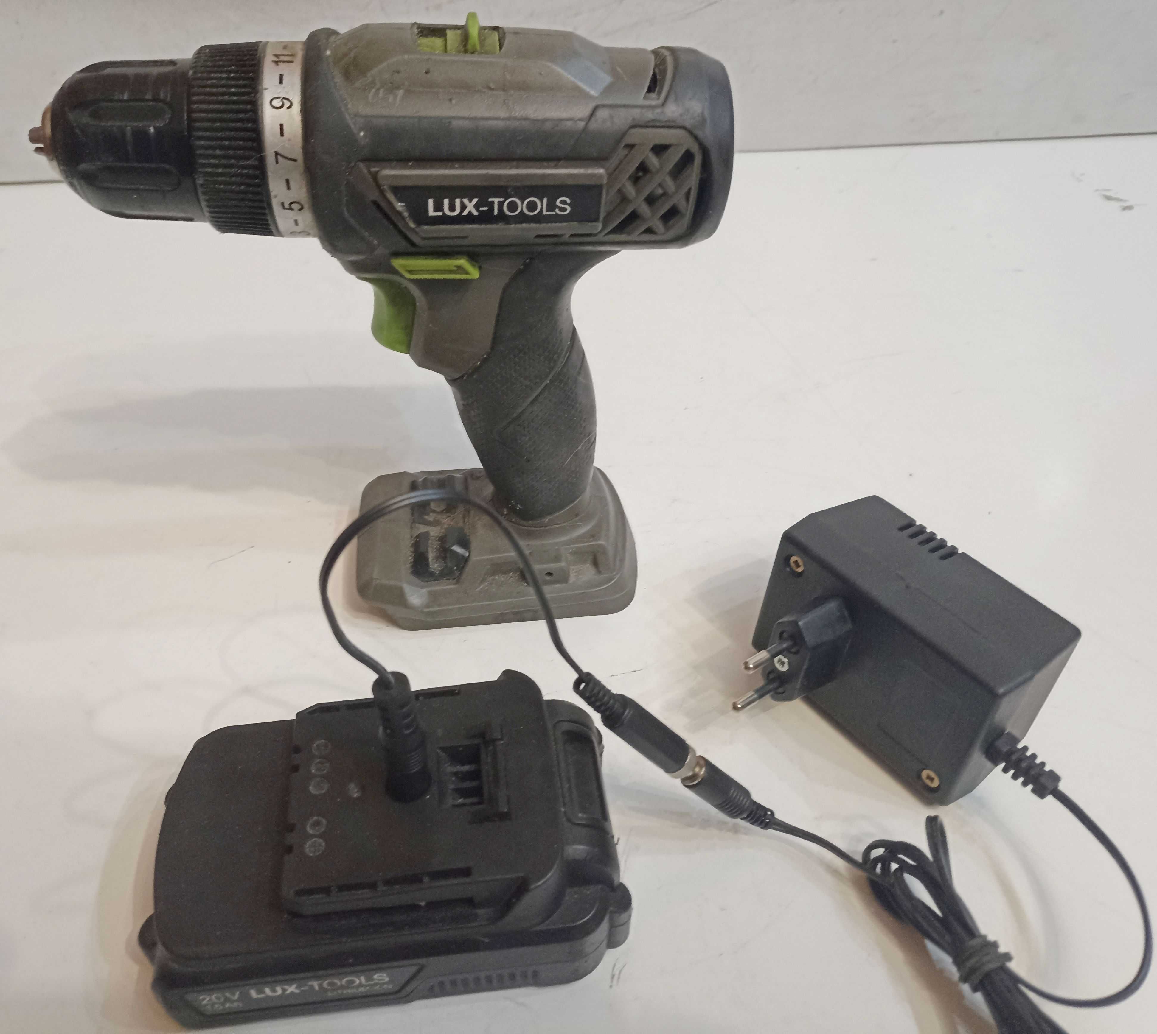 Zasilacz ( Ładowarka )  do wkrętarek   20V Lux Tools wer. oryginalna