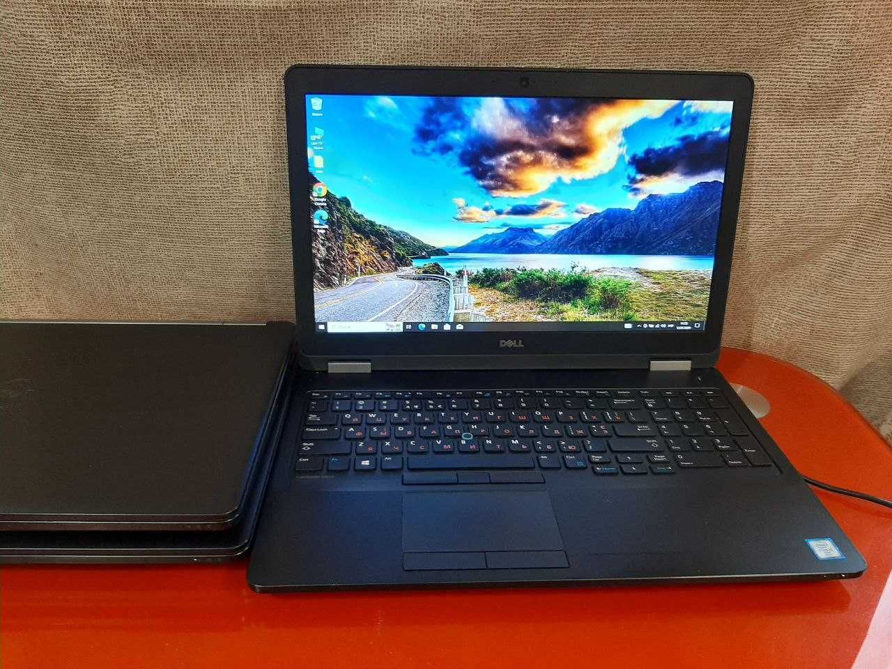 Ноутбук Dell 5580/FULL HD IPS/i5-7300u/16гб-DDR4/SSD-256GB/