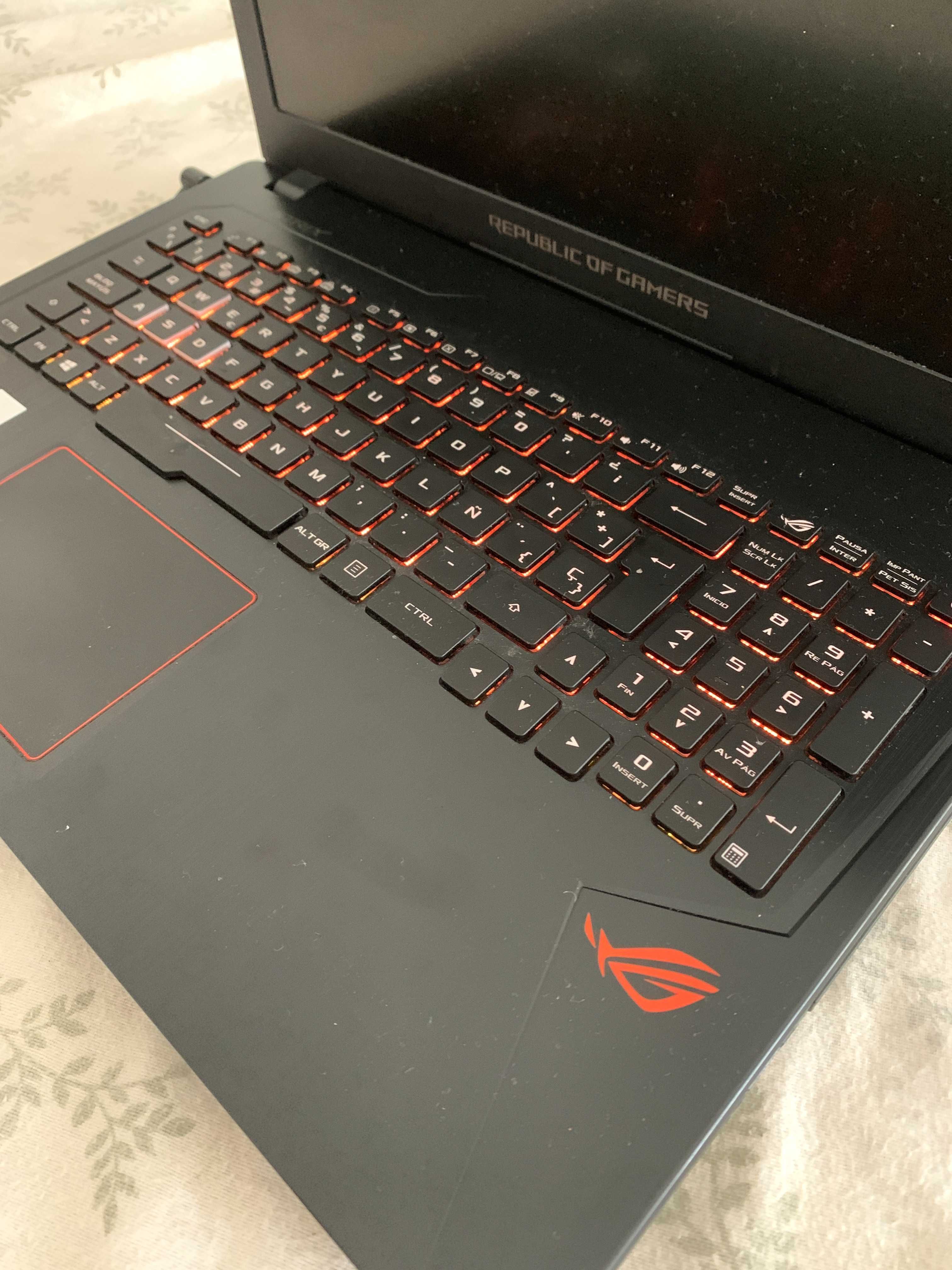 Asus Rog GL553VD-Intel Core i7-7700HQ/8GB/1TB/GTX1050/15.6 (FUNCIONAL)