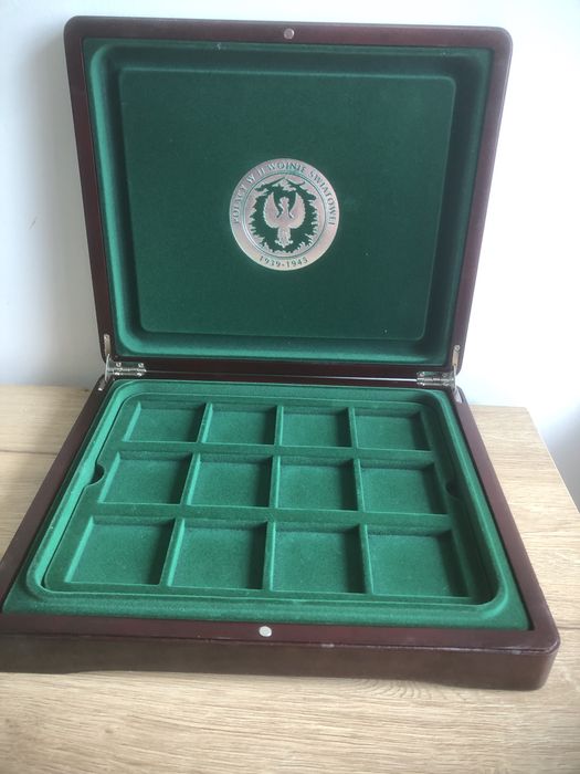 Pudełko , etui na monety, medale.