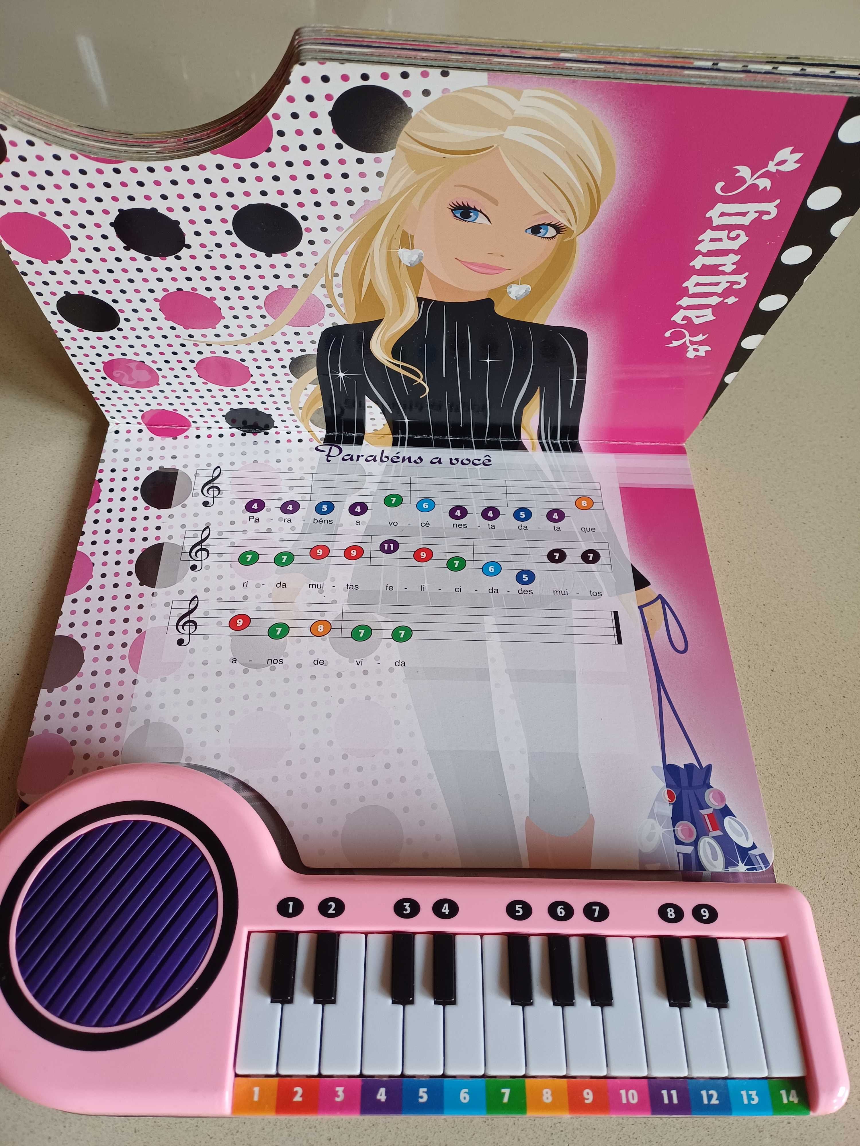 Livro "Toca piano com a Barbie"