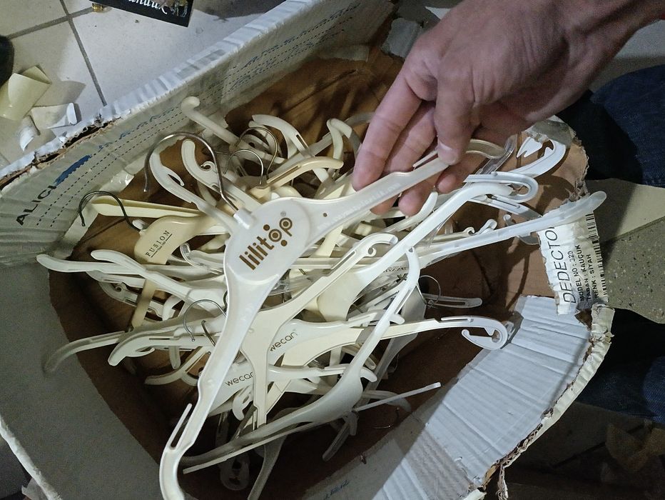 Вешалки для одежды