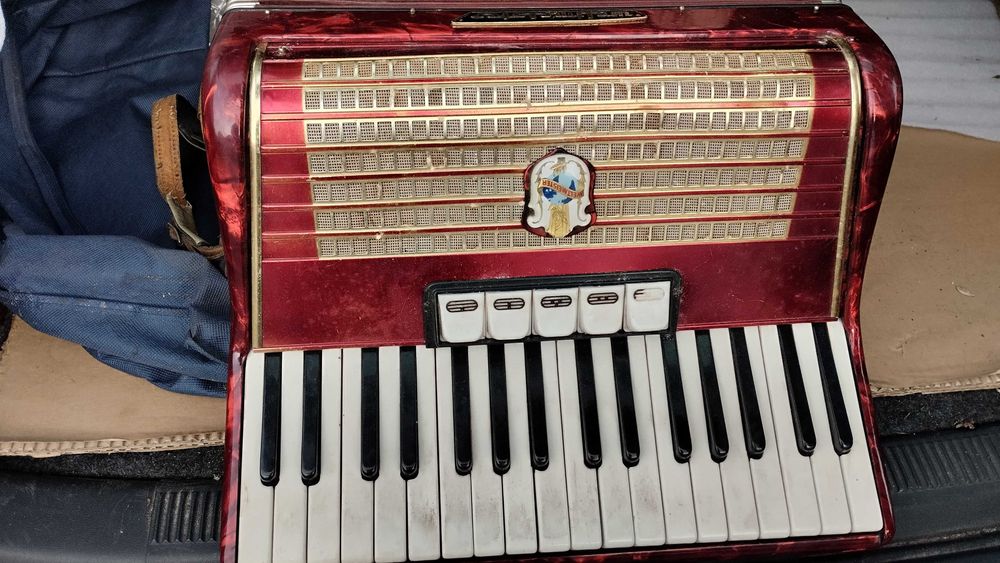 akordeon WELTMEISTER 80 basów ,znaleziony na strychu
