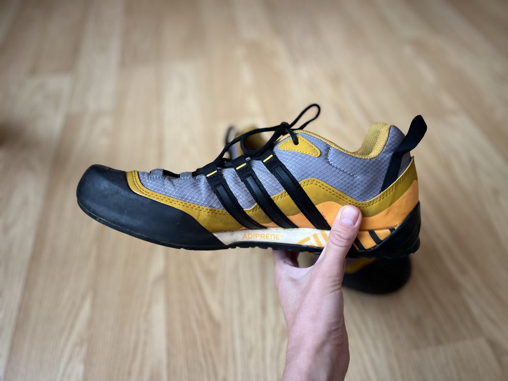 Трекінгові кросівки adidas оригінал( устілка 30)