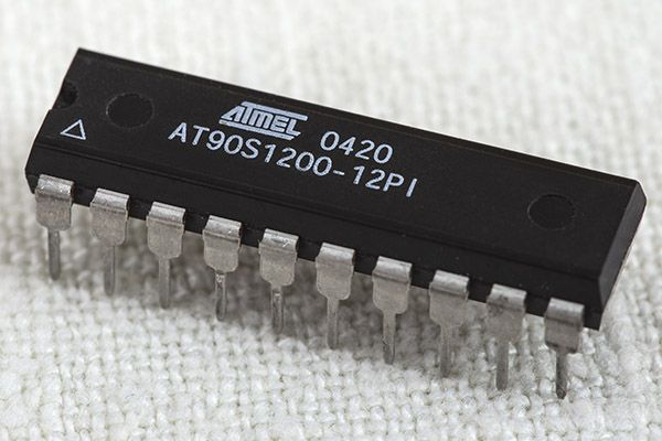 Микросхема AT90S1200-12PI Atmel микроконтроллер