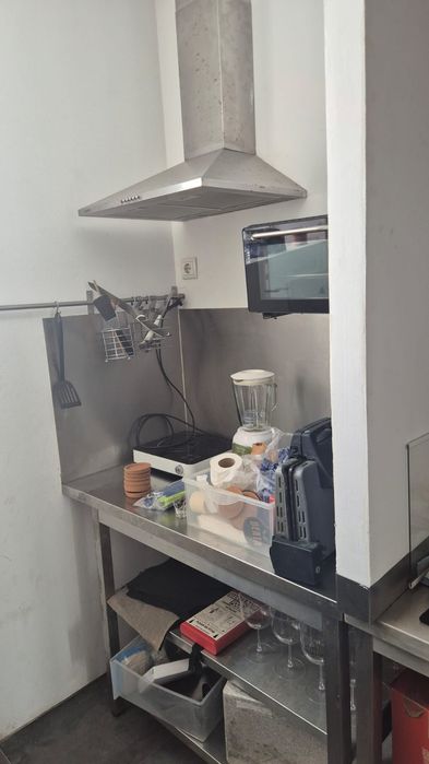 Recheio de bar com pouca utilização