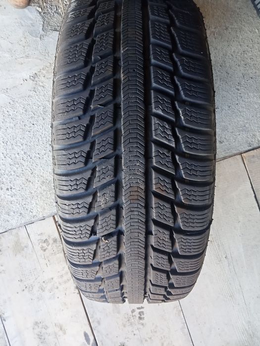 Opony zimowe bieżniowane 205/55 r16