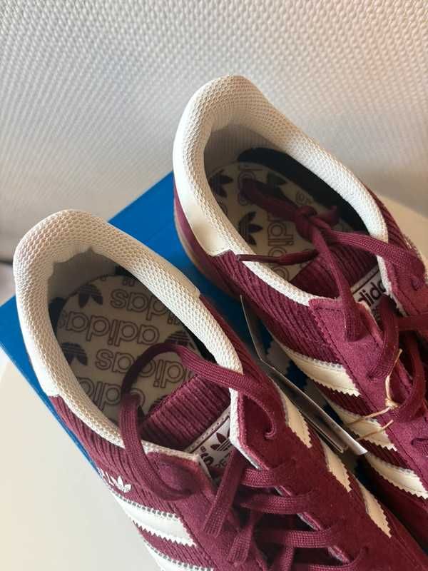 Shadow Red\Piłka ręczna*adidas nowy UnisexTrampki.38