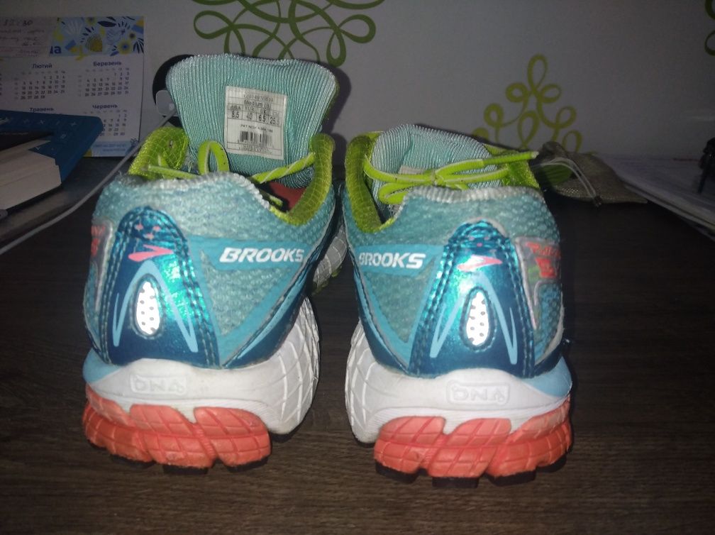 Кроссовки brooks 39р