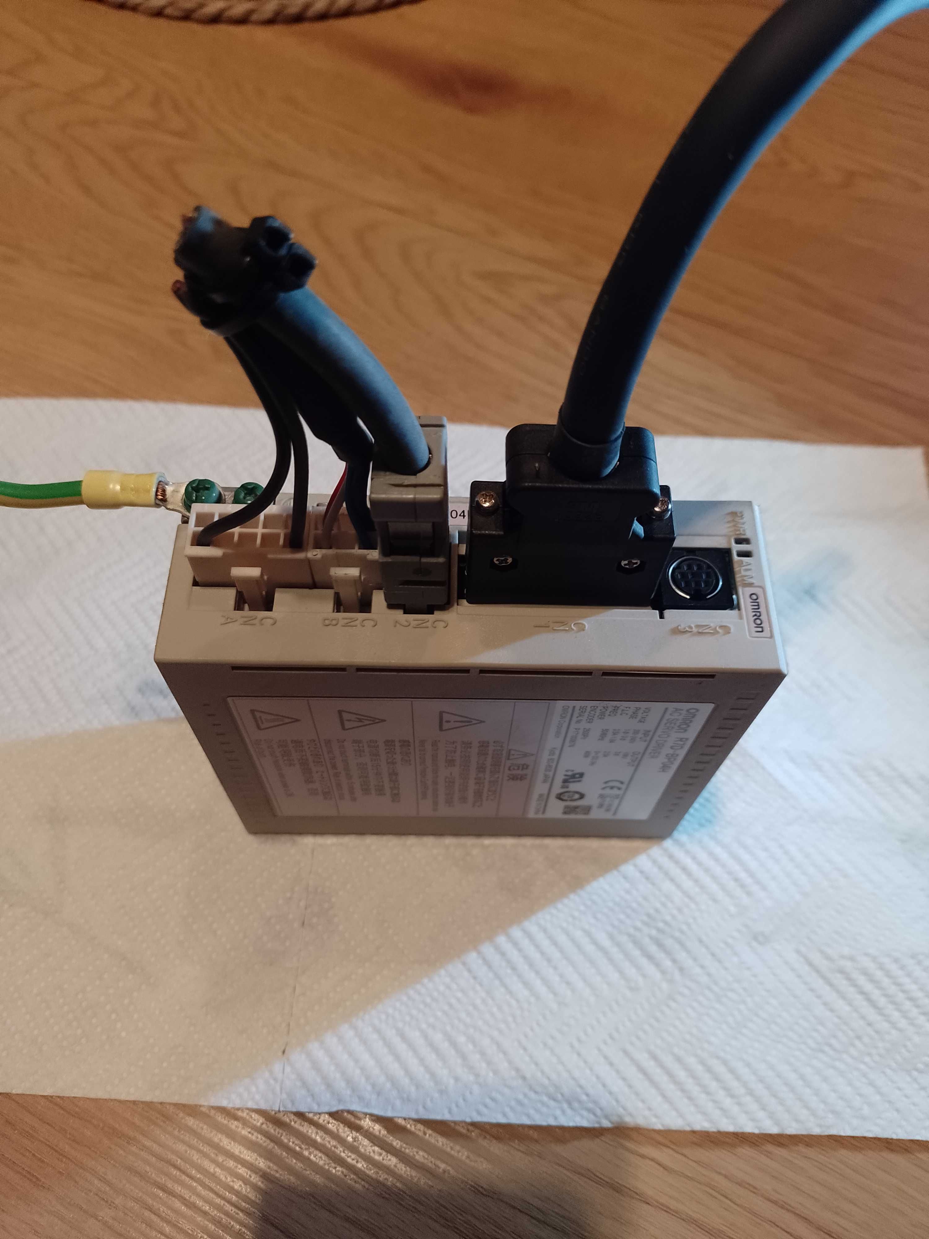 OMRON servo drive  R7D-BP04H