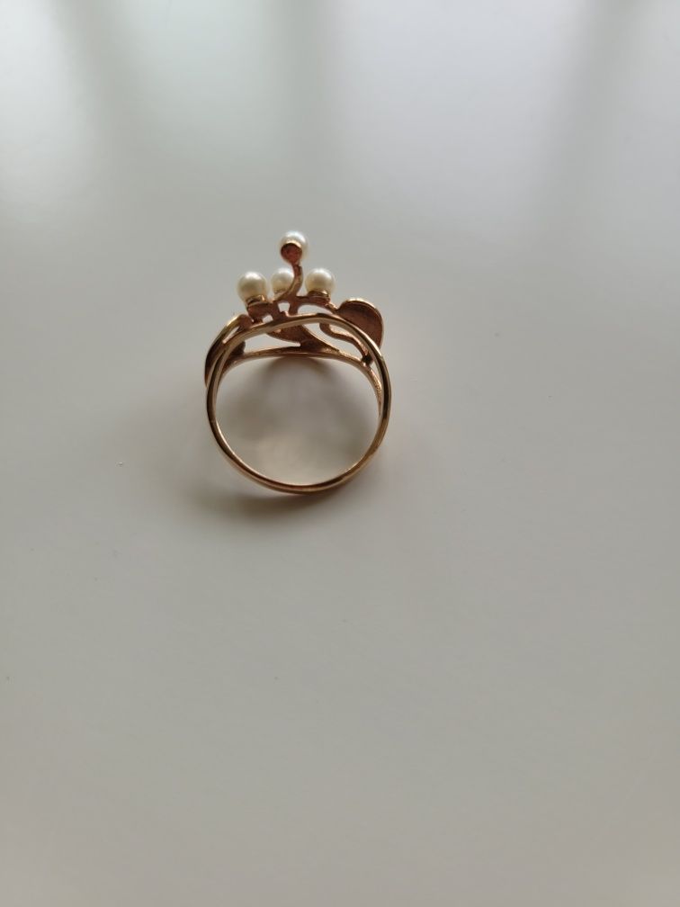 Кольцо золото с жемчугом 17 размер 3.16 грамм