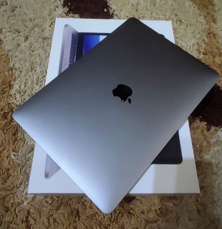 MacBook Pro 13 - czerwiec 2022