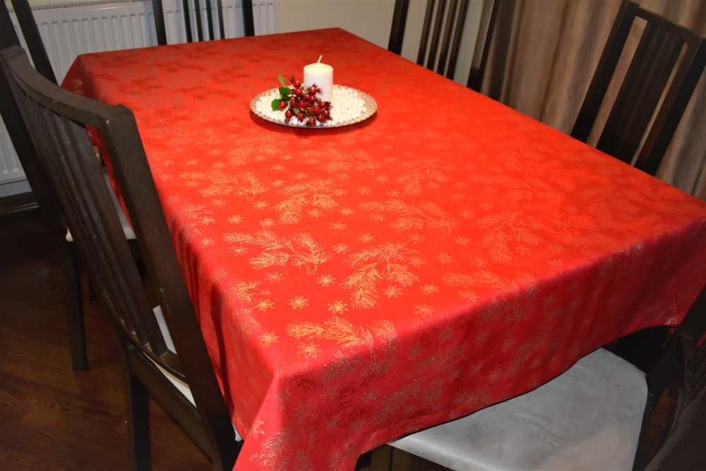 Obrus świąteczny czerwony dwustronny 140 x 180 cm