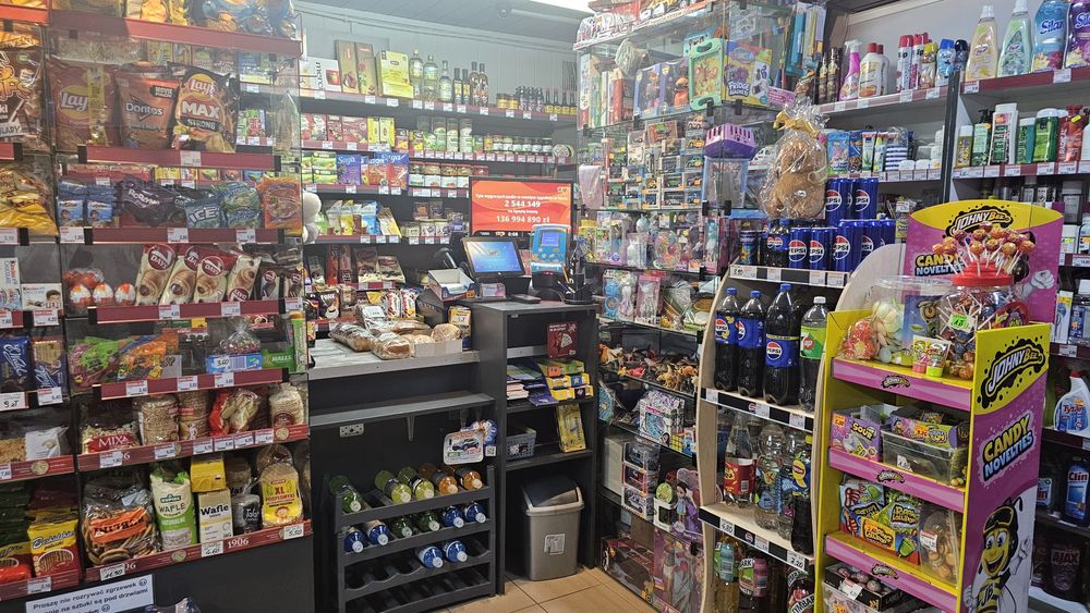 Lokal do wynajęcia w środku osiedla, sklep spożywczy.
