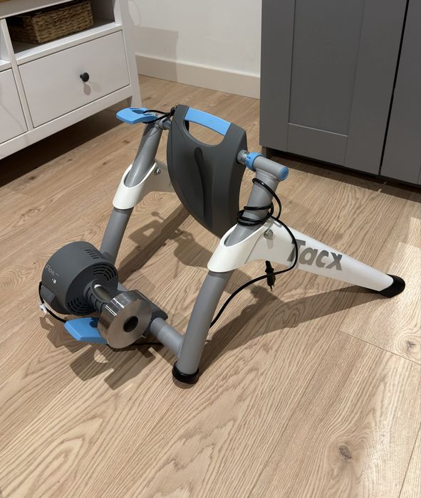 Trenażer rowerowy Tacx Flow Smart